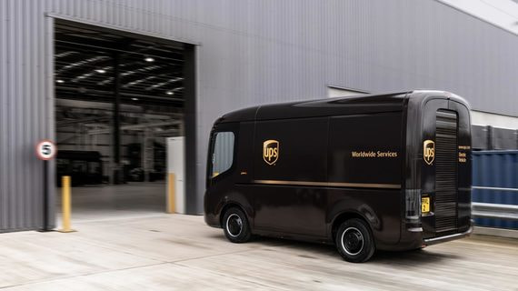 Бывший замминистра связи соберет 10 000 электромобилей для UPS