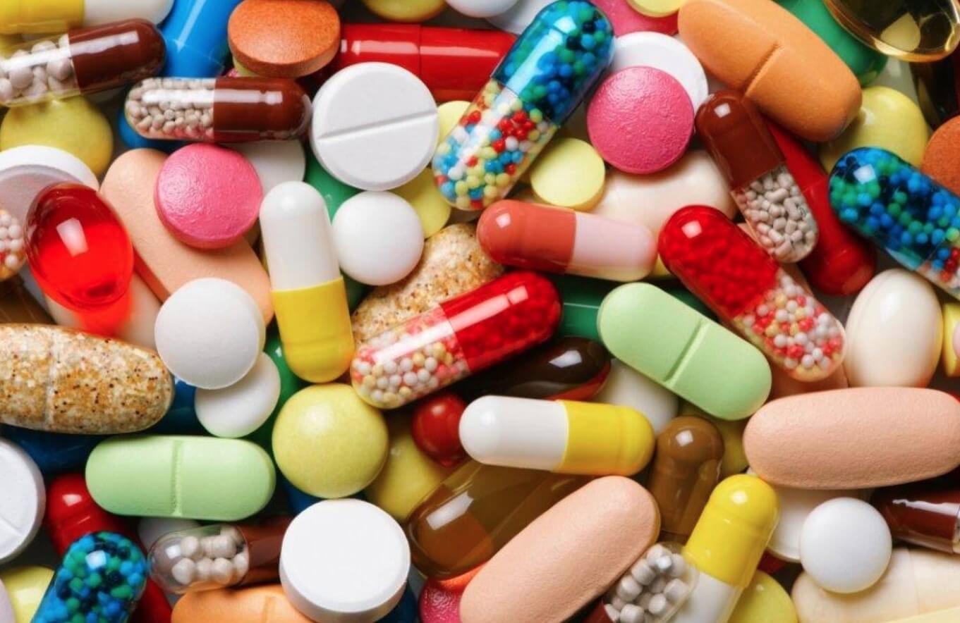 Почему женщины чаще мужчин страдают от побочных эффектов лекарств — научное объяснение