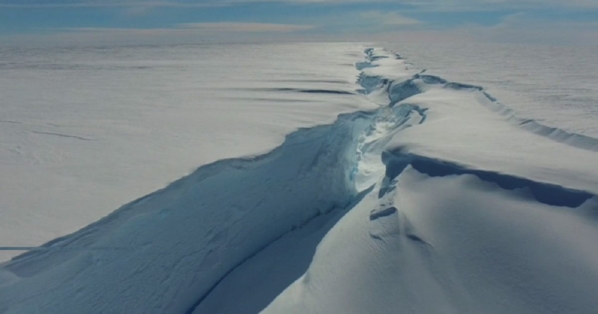 Айсберг размером с&nbsp;Лондон откололся в&nbsp;Антарктиде: уникальные кадры