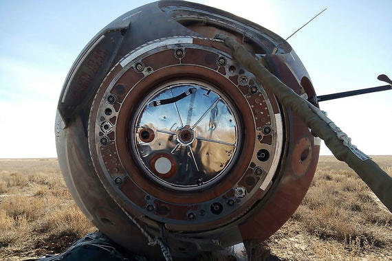 Космонавты Овчинин и Хейг вернулись на Байконур после аварийного запуска «Союза МС-10»