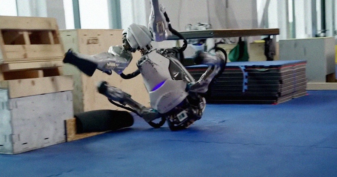 Прыгает и падает: Boston Dynamics показала неудачные дубли робочеловека