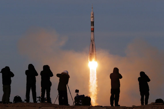 Россия возобновила пилотируемые запуски после октябрьской аварии «Союза МС-10»