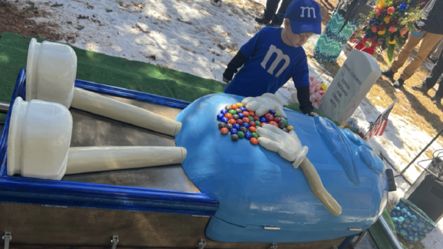 Гроб в&nbsp;стиле M&M’s удивил пользователей сети