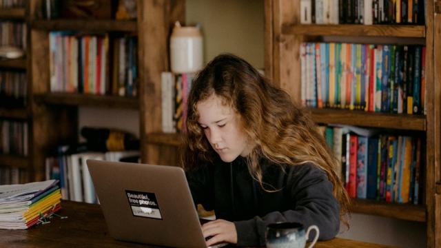 Российские школьники научатся работать с искусственным интеллектом