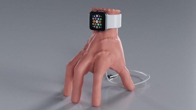 Руку из «Уэнсдей» научили заряжать гаджеты: видео