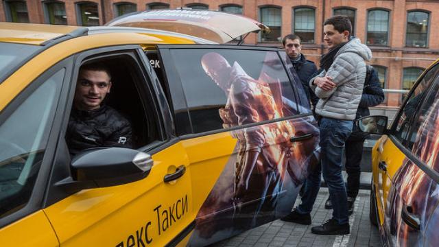 «Яндекс.Такси» будет отслеживать усталость водителей по частоте морганий