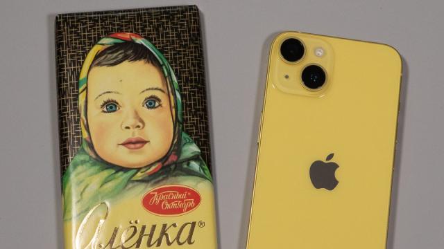 Насколько желтый iPhone 14&nbsp;&mdash; желтый? Сравнили с&nbsp;бананом, сыром и&nbsp;&laquo;Аленкой&raquo;