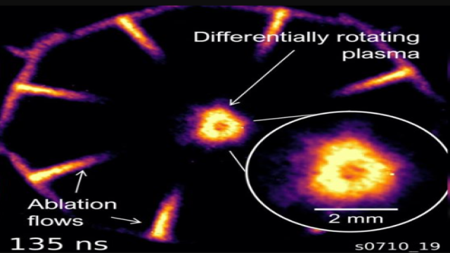 Ученые впервые вырастили в лаборатории закрученные «кольца черных дыр»