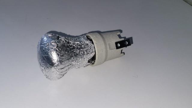 Зачем лампы накаливания оборачивают фольгой