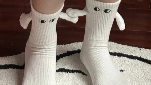 Интернет покорили глазастые носки «для друзей»: где купить