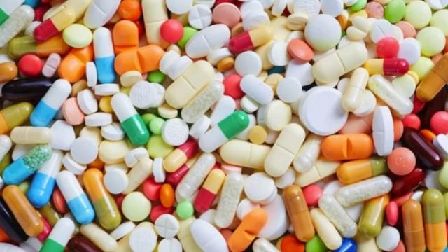 Из-за чего появляются «мушки» перед глазами и можно ли от них избавиться на 100%