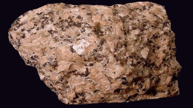 Под Луной найден источник тепла, который удивил ученых