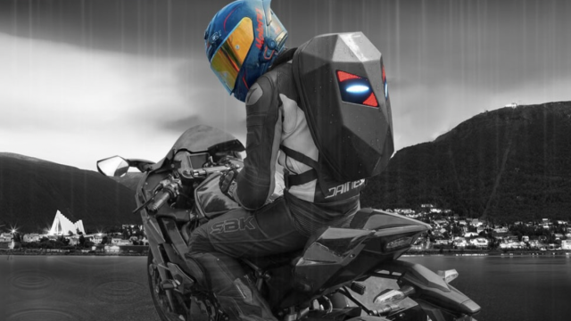 Глазастый рюкзак произвел фурор в соцсетях