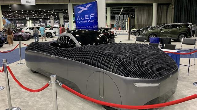 Летающий седан впервые показали вживую