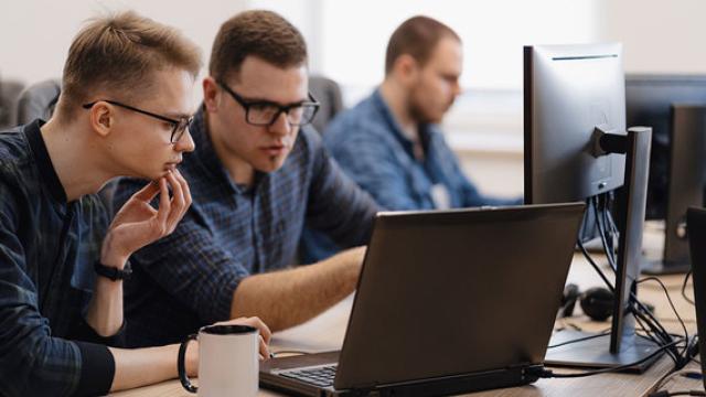 Многие IT-разработчики не увидели эффекта от индустриальных центров компетенций