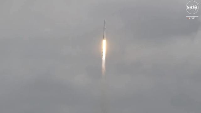 NASA запустило к металлическому астероиду ракету за $1 млрд