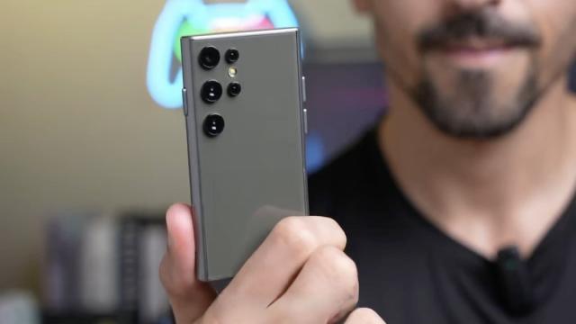 В Китае изобрели Galaxy S23 Ultra размером с зажигалку (видео)