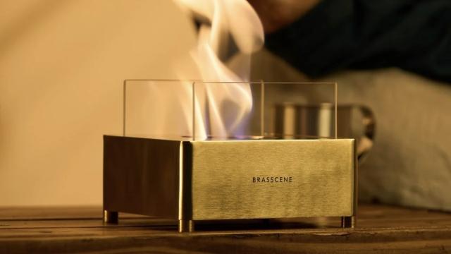 Вещь дня: уютный настольный камин поместится в ваш портфель