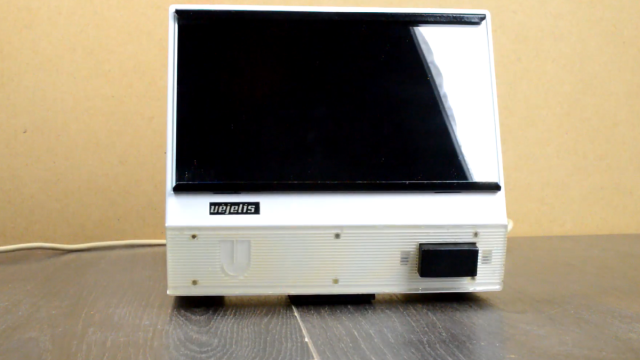 Гибрид радиоприемника и зеркала: Странный предмет родом из СССР