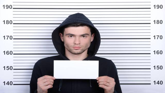 Почему свидетели часто не могут узнать преступников в лицо