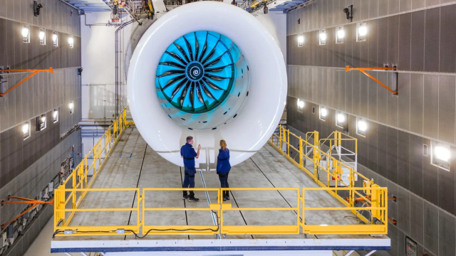 Rolls-Royce испытал самый большой в мире реактивный двигатель на максимальной мощности (фото)