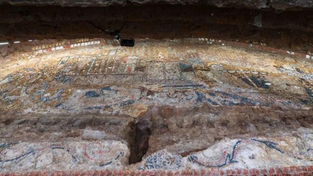 2300-летнюю мозаику из ракушек обнаружили в роскошном доме в Риме