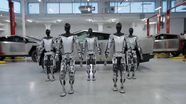 Робот Tesla «взбунтовался» и напал на человека