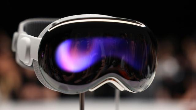 В России открыли предзаказ на гарнитуру Apple Vision Pro