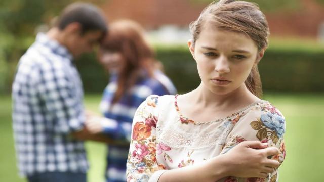 Как привлечь внимание мужчины или женщины — найдены лучшие способы флирта