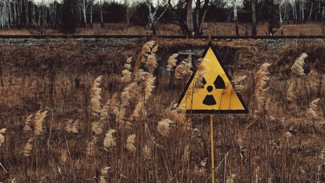 «Пейте радиоактивную воду»: зачем радий добавляли в крем и зубную пасту