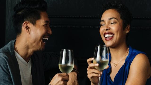 Почему после алкоголя окружающие люди кажутся более красивыми