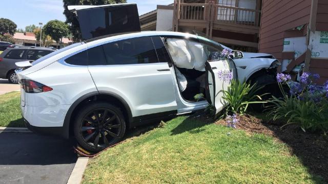 Миллиардерша умерла внутри Tesla Model X — кто виноват?