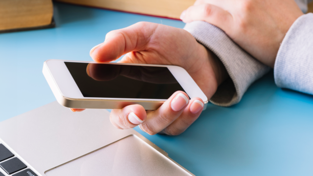 Что делать, если не включается телефон