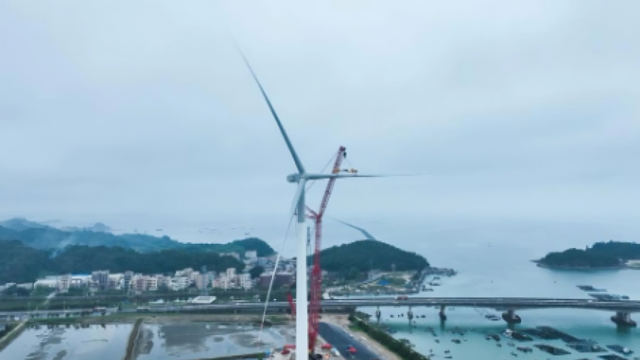 В Китае установили мощнейший ветрогенератор