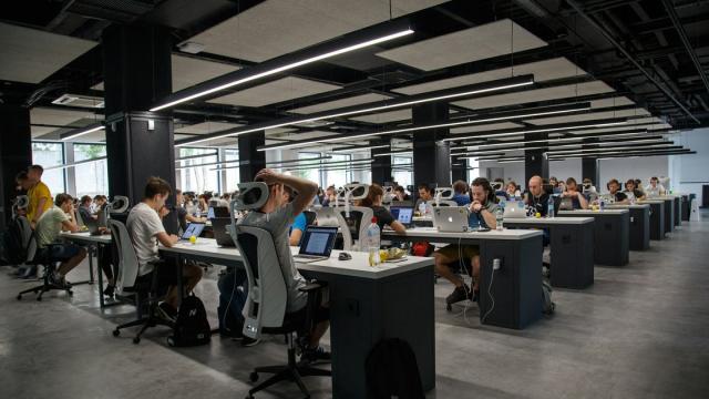 Международный день трудоголика: узнали, чем опасны переработки