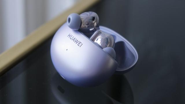Обзор наушников Huawei FreeBuds 6i: флагманские фишки по народной цене