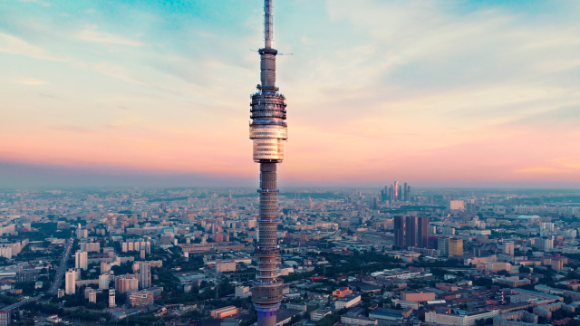 Где у Останкинской телебашни находится «стакан», и почему она никогда не упадет?