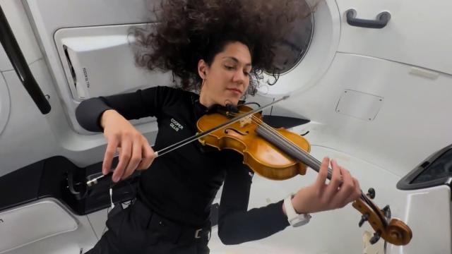 Участница миссии Polaris Dawn сыграла на орбите музыку из «Звездных войн»