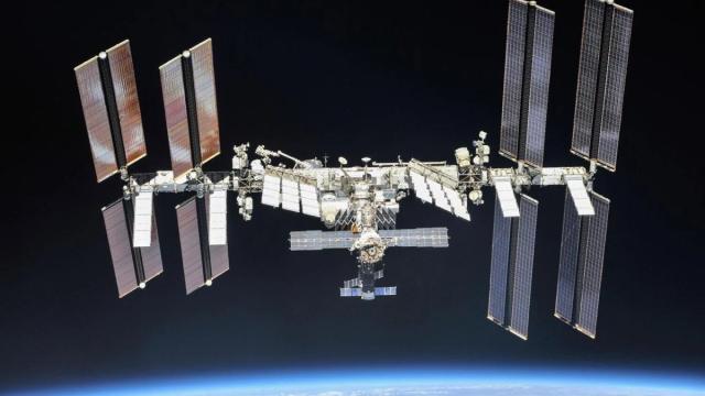 Орбиту МКС впервые подняли с помощью Dragon