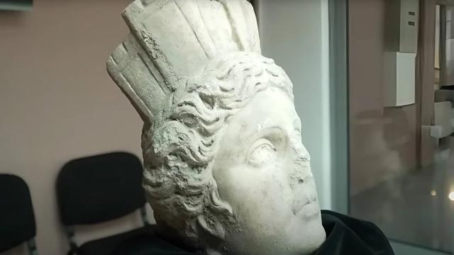 В Болгарии нашли голову большой древней статуи: кому она принадлежала