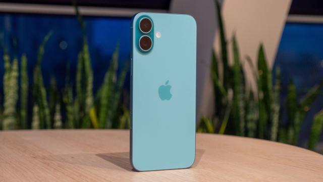 Депутат: в России не будут запрещать продажи iPhone