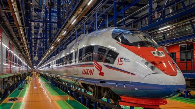 РЖД показала обновленный «Сапсан» с «российским» интерьером (видео)