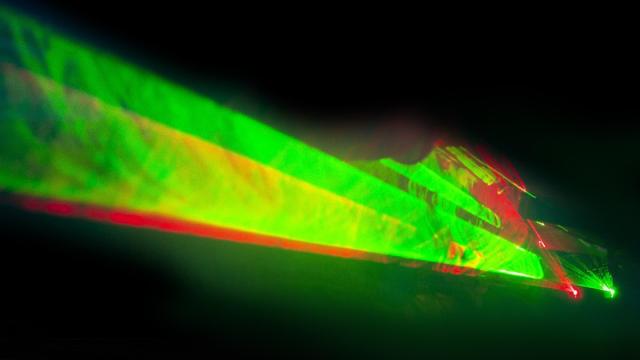 Российские физики создали технологию для усиления энергии лазеров