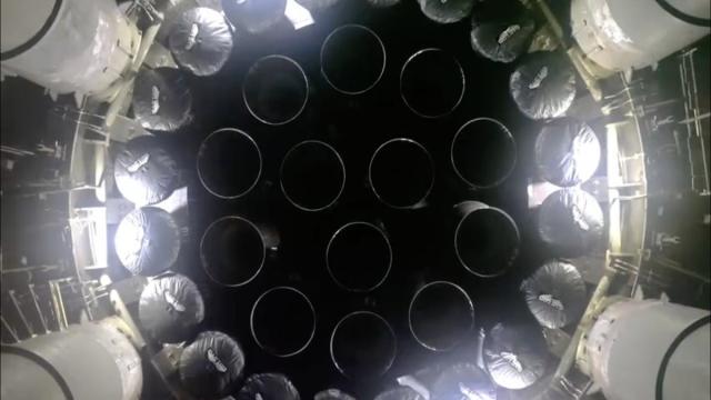 SpaceX поздравила фанатов космоса с Новым годом с помощью ракеты (видео)