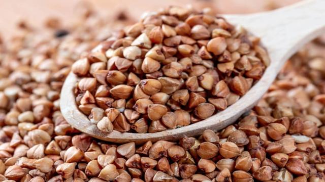 Почему гречка липнет к посуде: неожиданные факты о популярном продукте