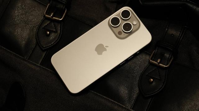 Все еще актуальный iPhone 15 Pro подешевел в России до 80 000 рублей