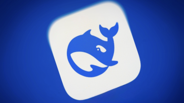 Вышла улучшенная версия DeepSeek R1