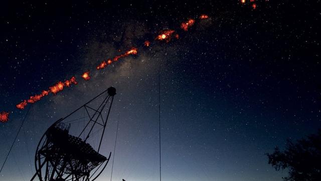 В космических лучах нашли возможные следы темной материи