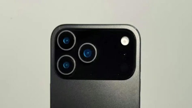 В сеть попали первые фото iPhone 17 Pro