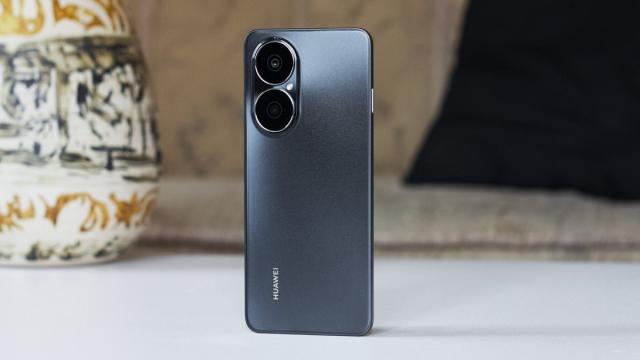 Обзор Huawei nova Y73: живучая батарея и кнопка быстрого запуска приложений